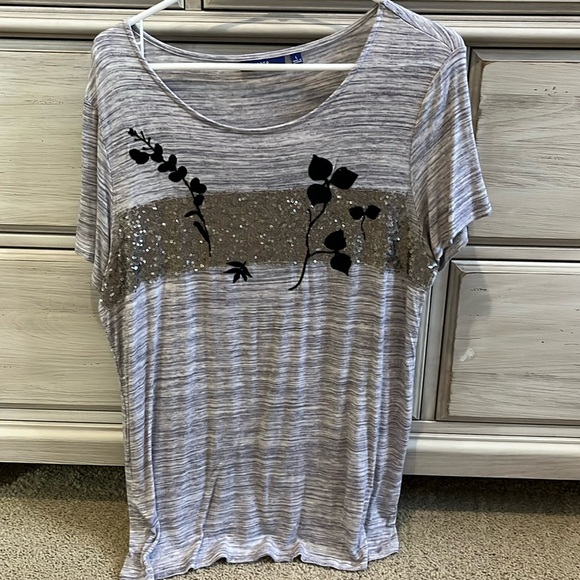 Women’s top - Picture 1 of 3